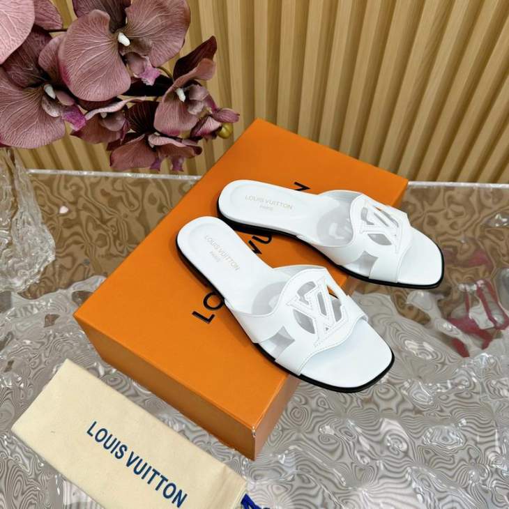 Picture of Louis Vuitton Slippers _SKULVsz35-42mnf0407571